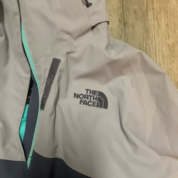 The North Face Grey Colorblock Outer Shell Coat - Picture 2 of 5